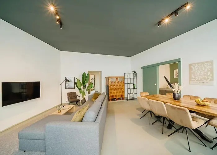 New 130m², Lounge Room, Im Herzen Berlins