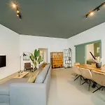 New 130m², Lounge Room, Im Herzen Berlins