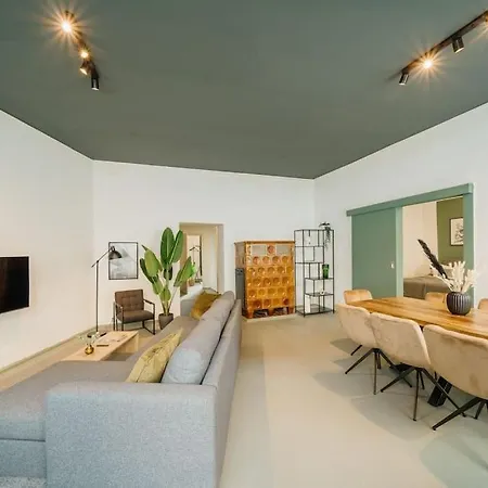 New 130m², Lounge Room, Im Herzen Berlins